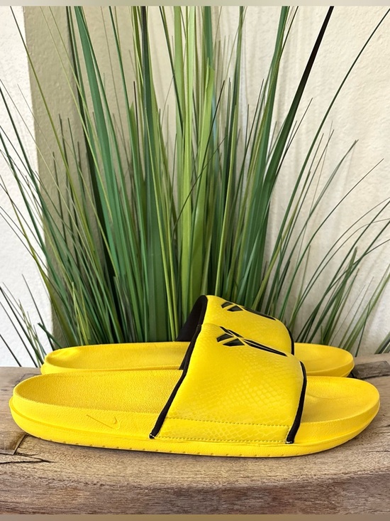 新品Nike Kobe Offcourt Slide Lightning 28 Nike Kobe Offcourt Lightning Slide Sandals